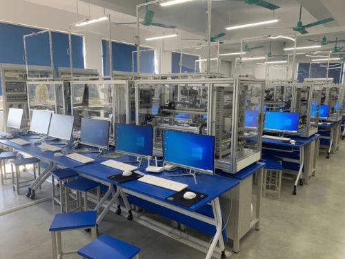 AOC一體機助力賀州學(xué)院 攜手打造人工智能未來工廠與智能家居設(shè)備新生態(tài)